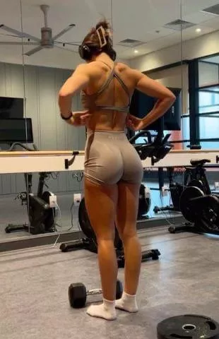 You guys really seem to like when i wear White (F)