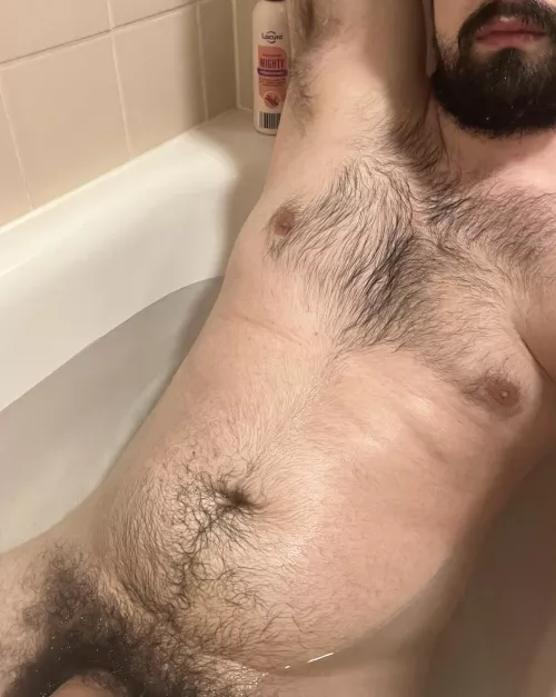 You like hairy alphas?💪🏼💦 Dms open😈