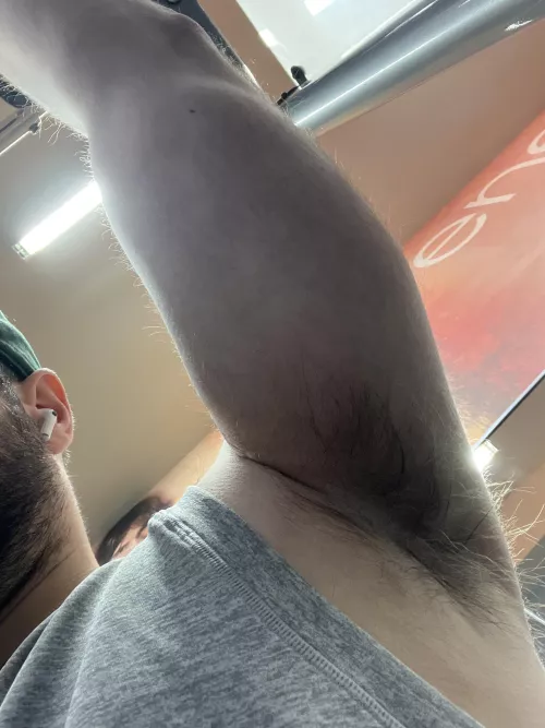 You see me lifting and standing like this, you sniffing between sets? (30)