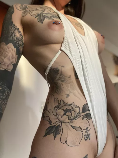 You should fuck a tattooed girl on the first date