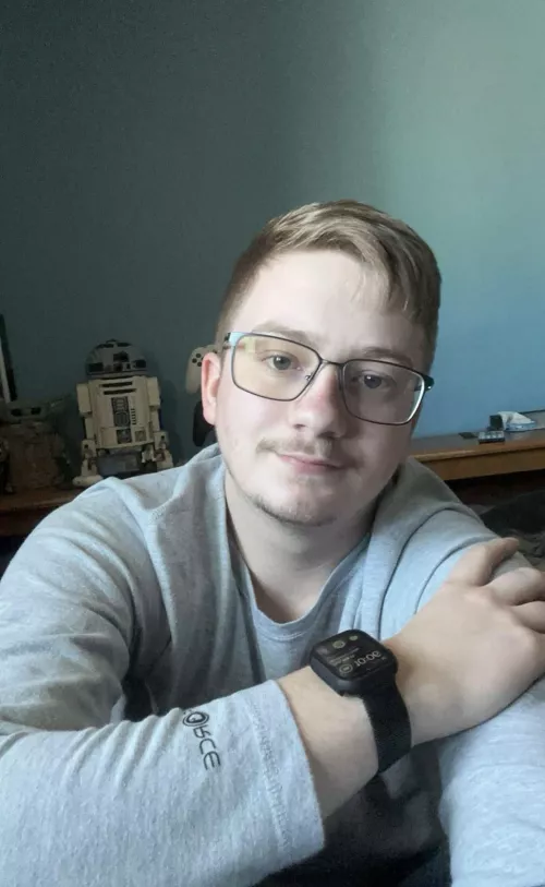 (21) Just another shy, nerdy boy saying Hi👋