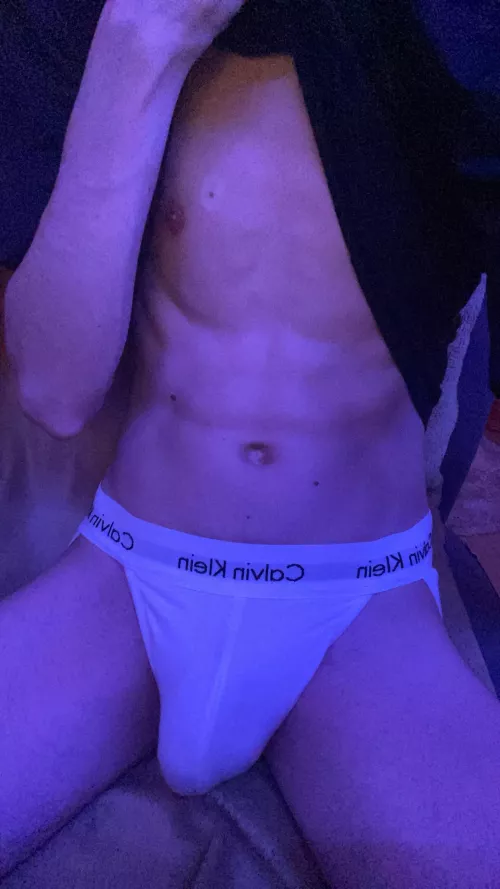 25. Looking for fit/muscled verbal guys. @justmelukassnap