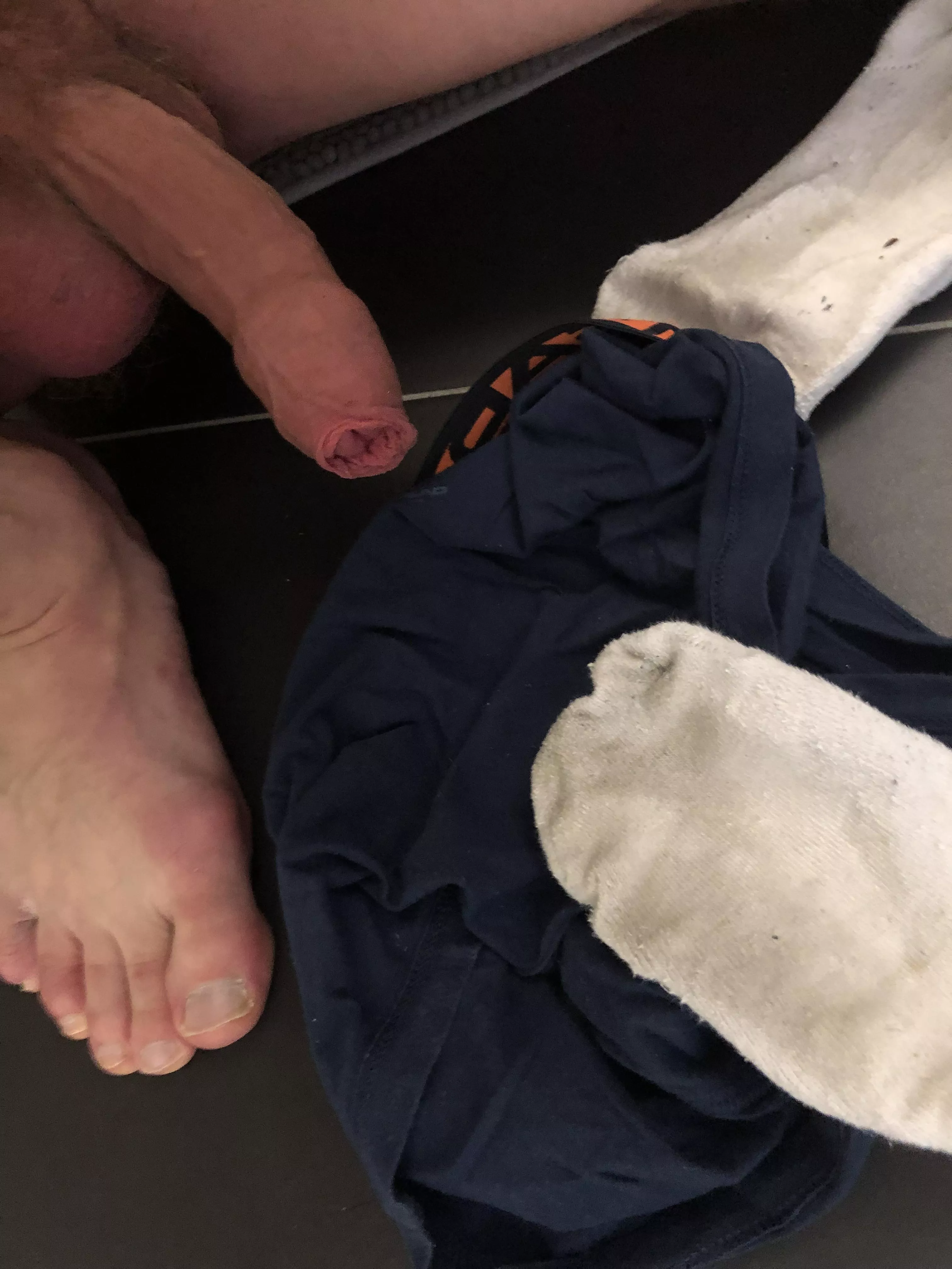 [34] I was puzzled to choose the flair… semi? Flaccid coverage? Finally chooses veiny… does it fit? (Does it feet? Haha… sorry about that..)