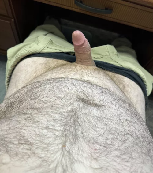 (37) I need a willing coworker to be with me on this Sunday.