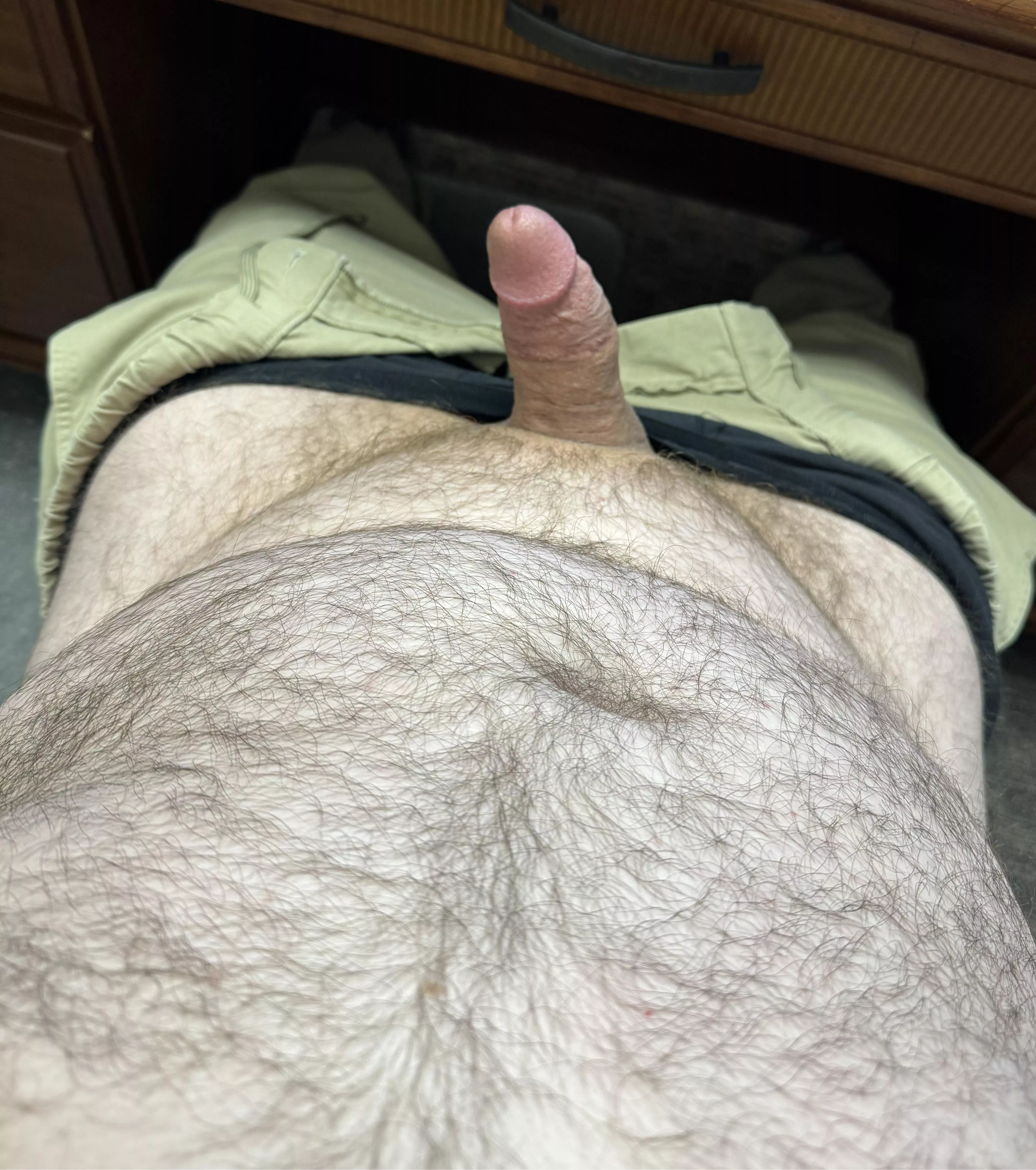 (37) I need a willing coworker to be with me on this Sunday.