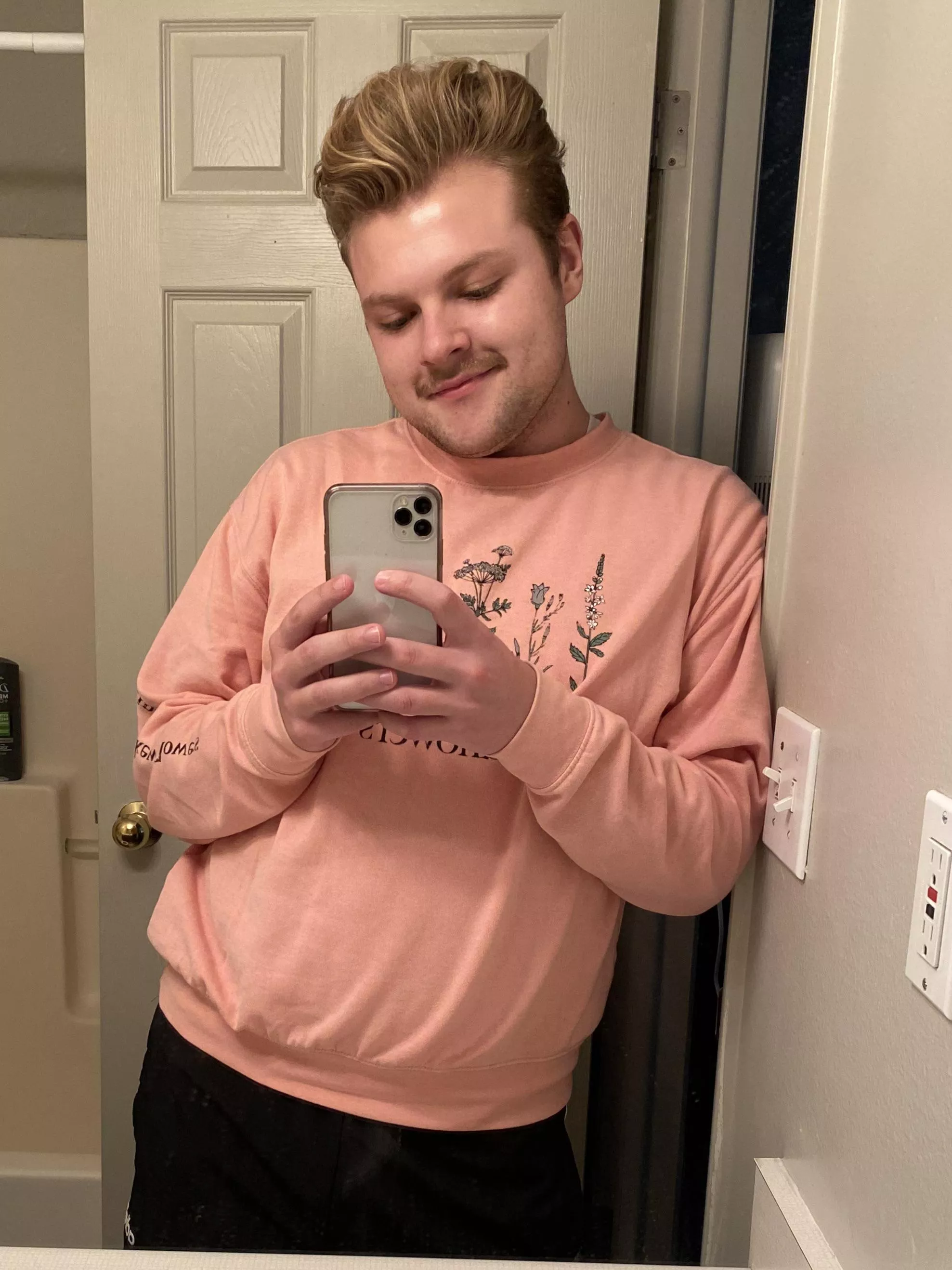 Anyone wanna play Fortnite👀