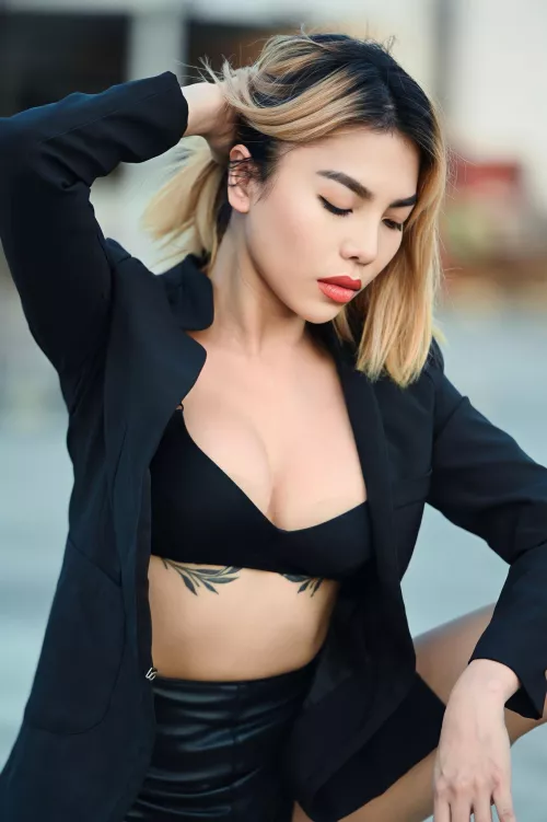 Are you hypnotized by these mesmerizing Asian features yet? 😮🌟