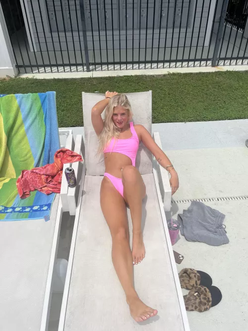 Can’t wait for spring break I miss being in my bikinis