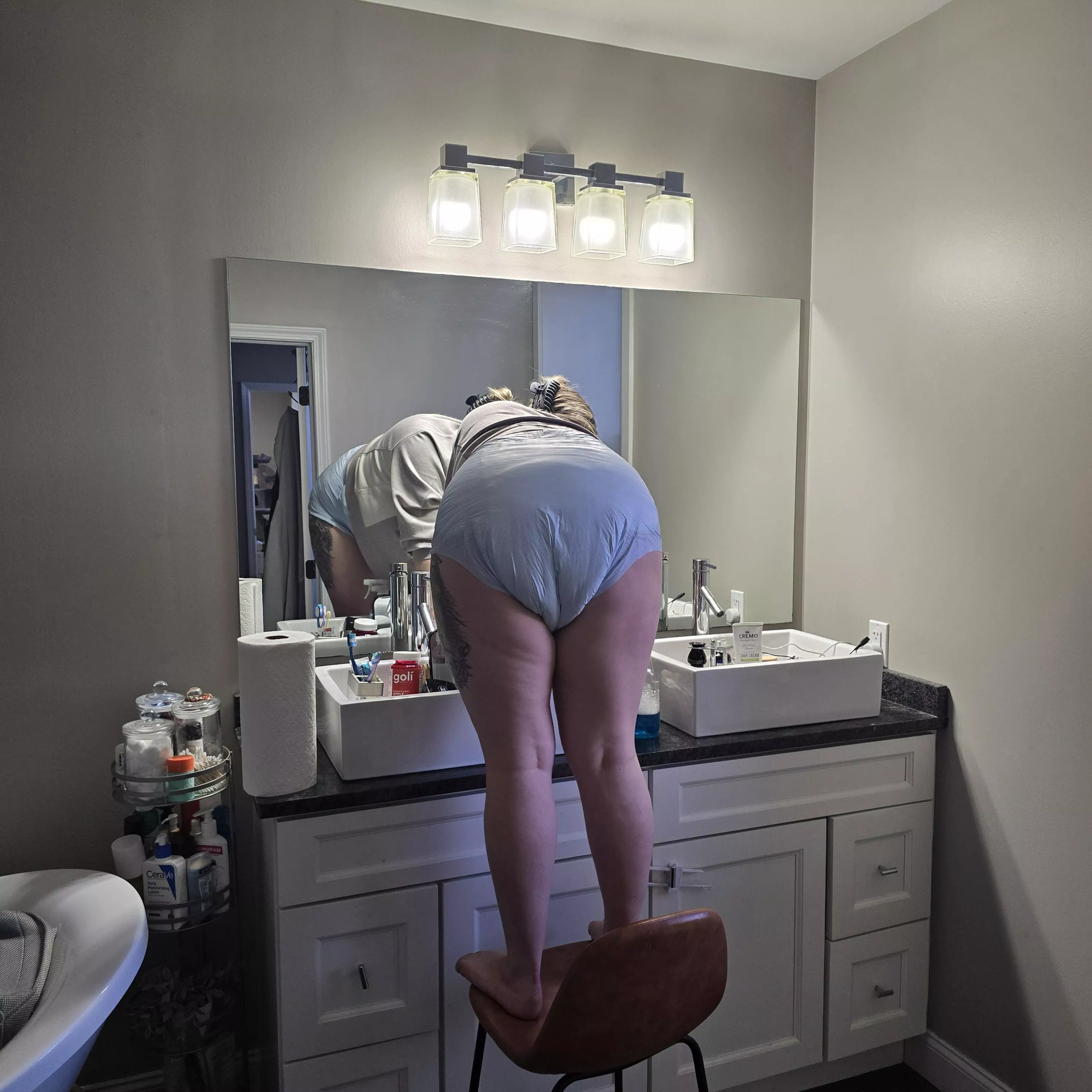 Daddy sneaking pictures of me trying to clean 🙄