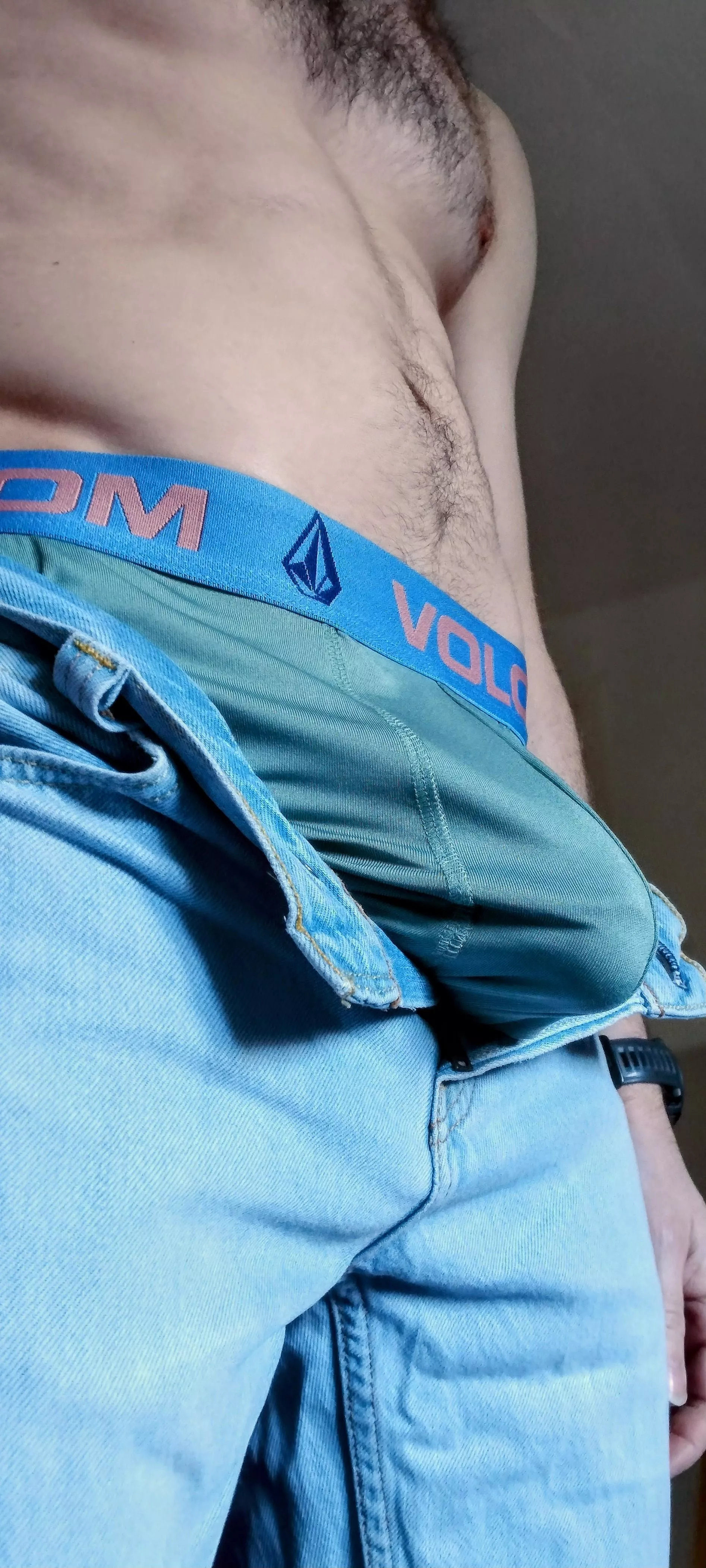 Desperate to get out of these tight jeans