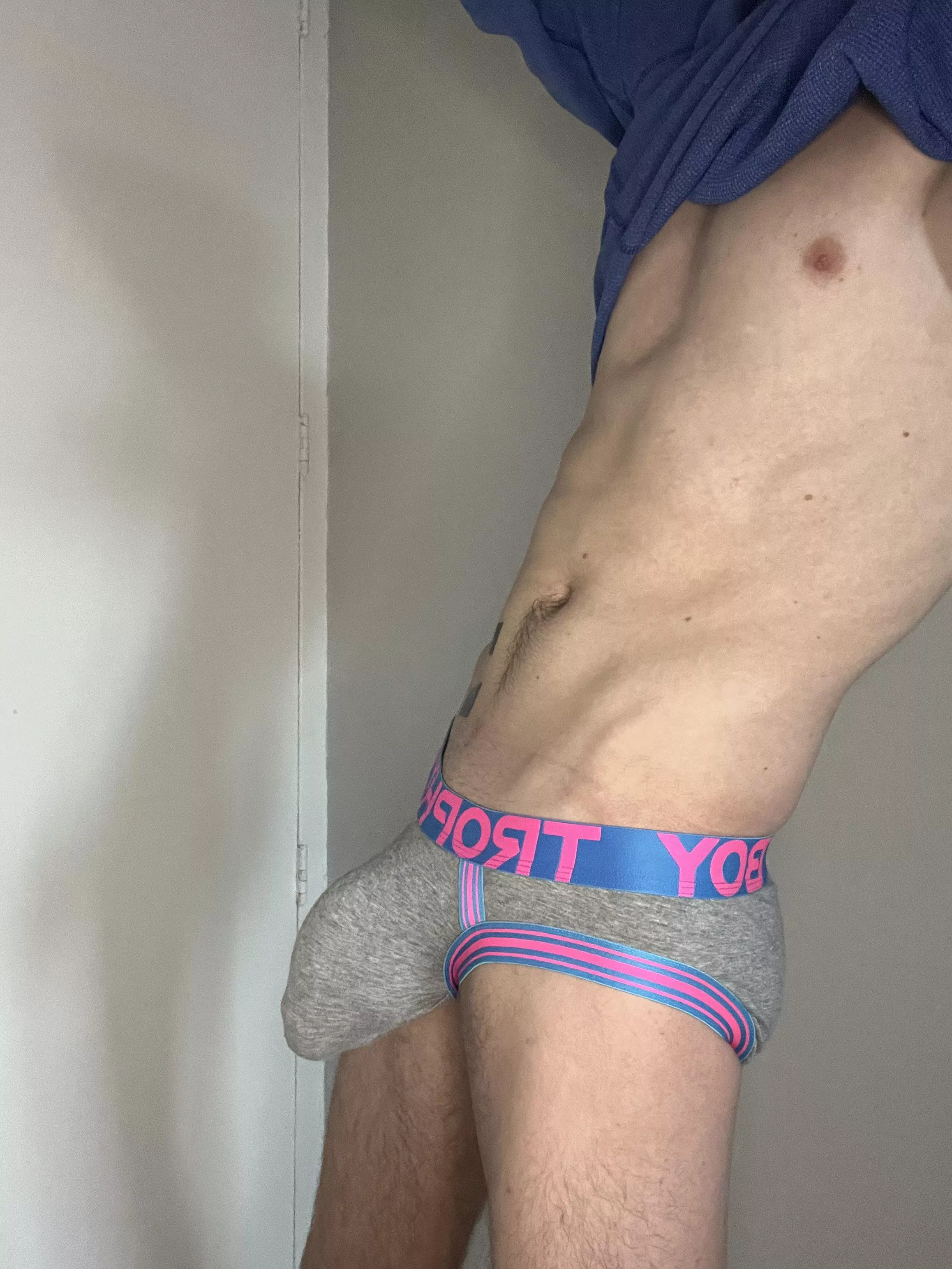 Do you like a twink with a massive bulge?