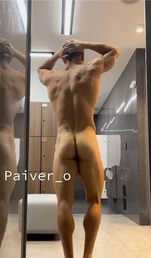 Do you like my white cheeks?👅