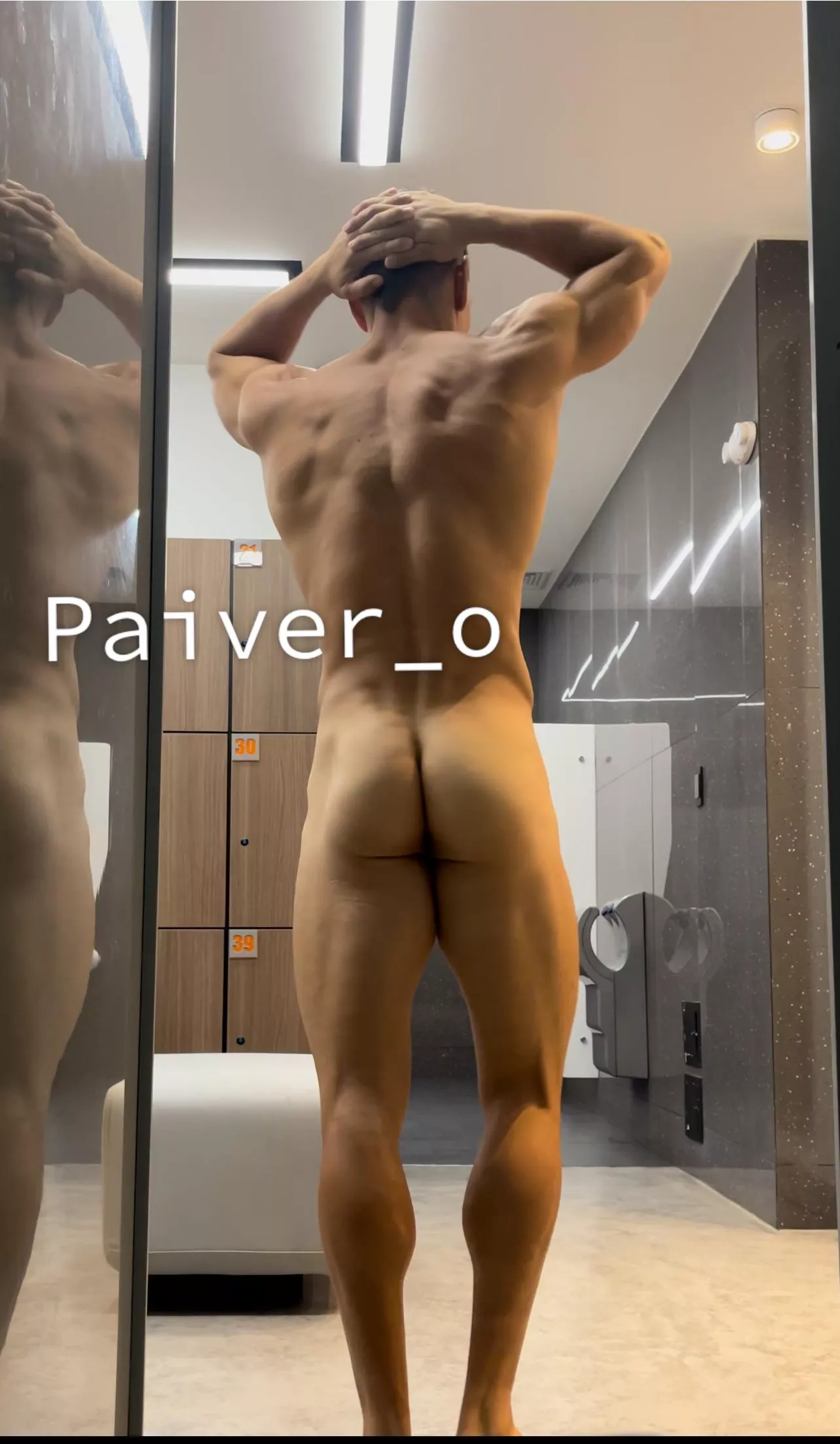 Do you like my withe cheeks?😁