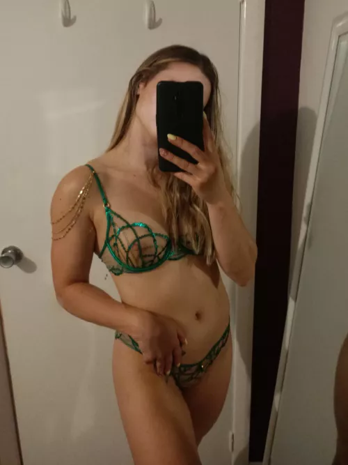 Does the green suit me?