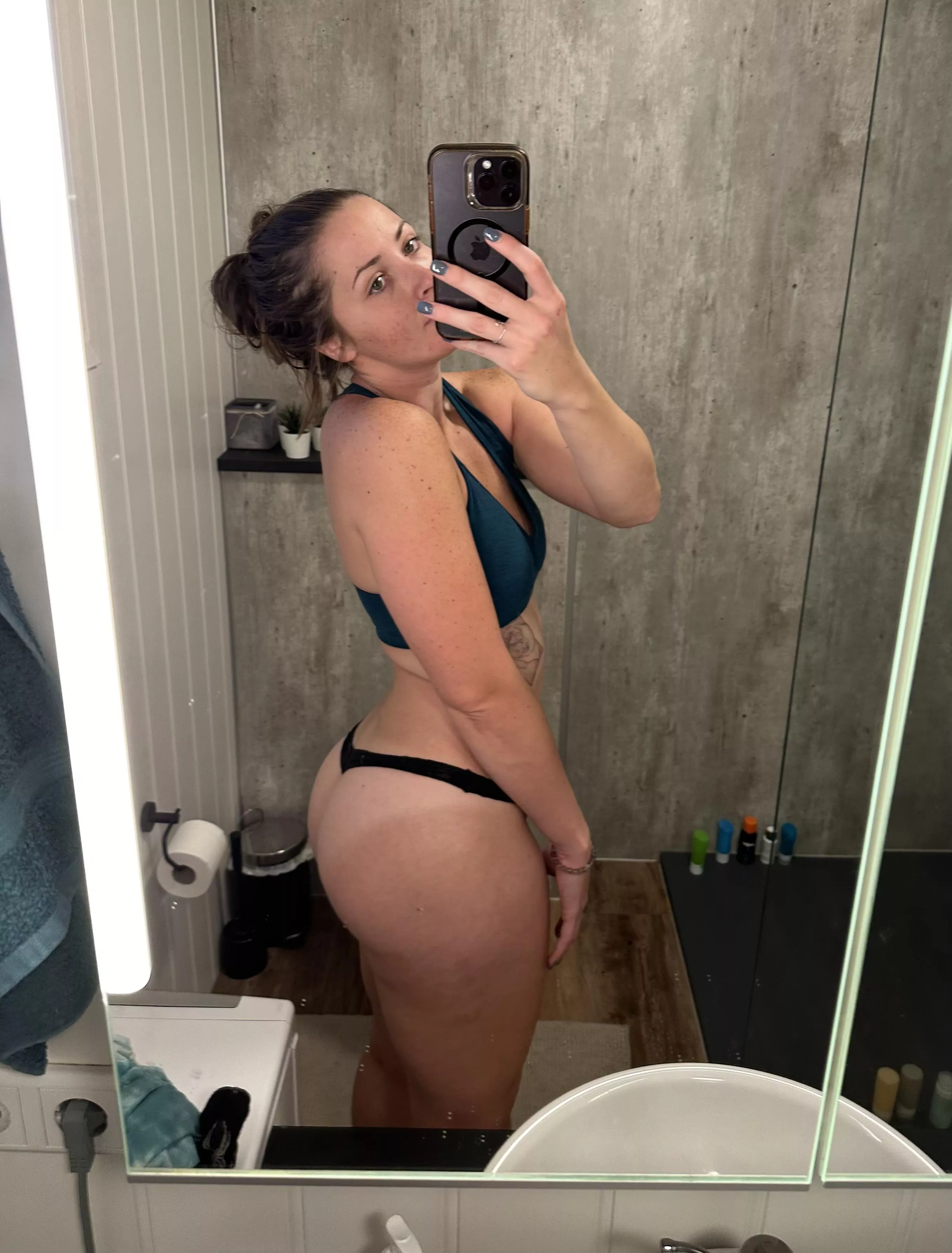 enjoy my pale ass :) [f]