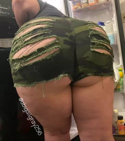 Getting some snacks for the game, want anything?