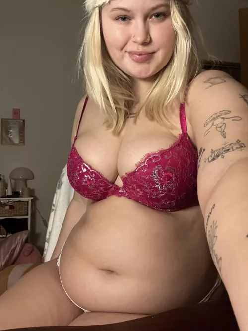 How does my belly look when I’m seated?