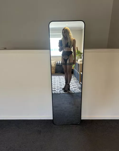 I don’t know what turns me on more- the thought of being facefucked with your hands around my head or the thought of being pinned down in doggy 😈