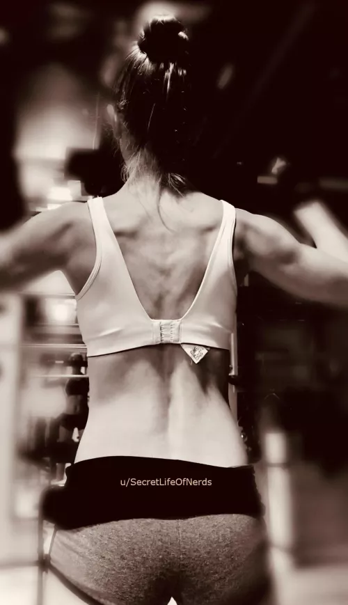 I think muscles are part of feminine beauty.