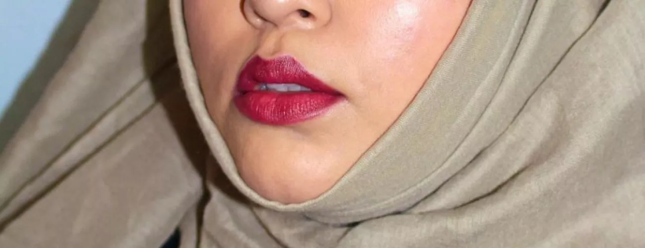 Look at the lips of this Hijabi