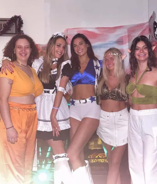 N what order do these costumes come off?