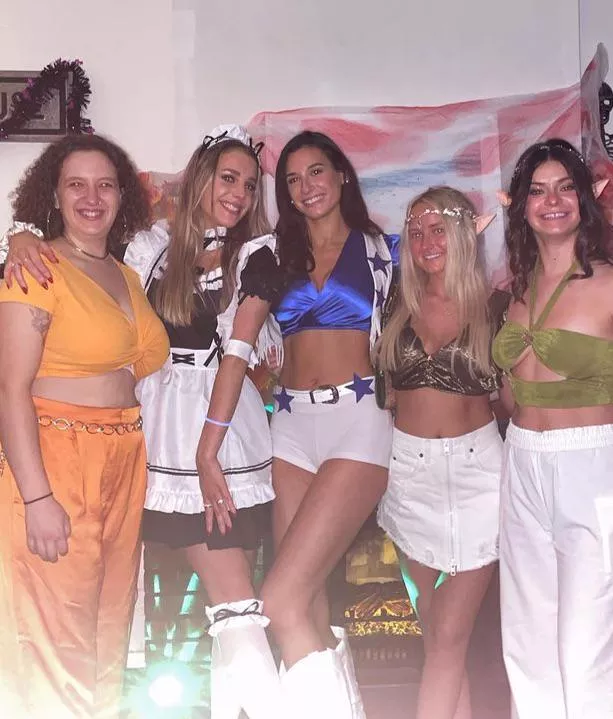 N what order do these costumes come off?