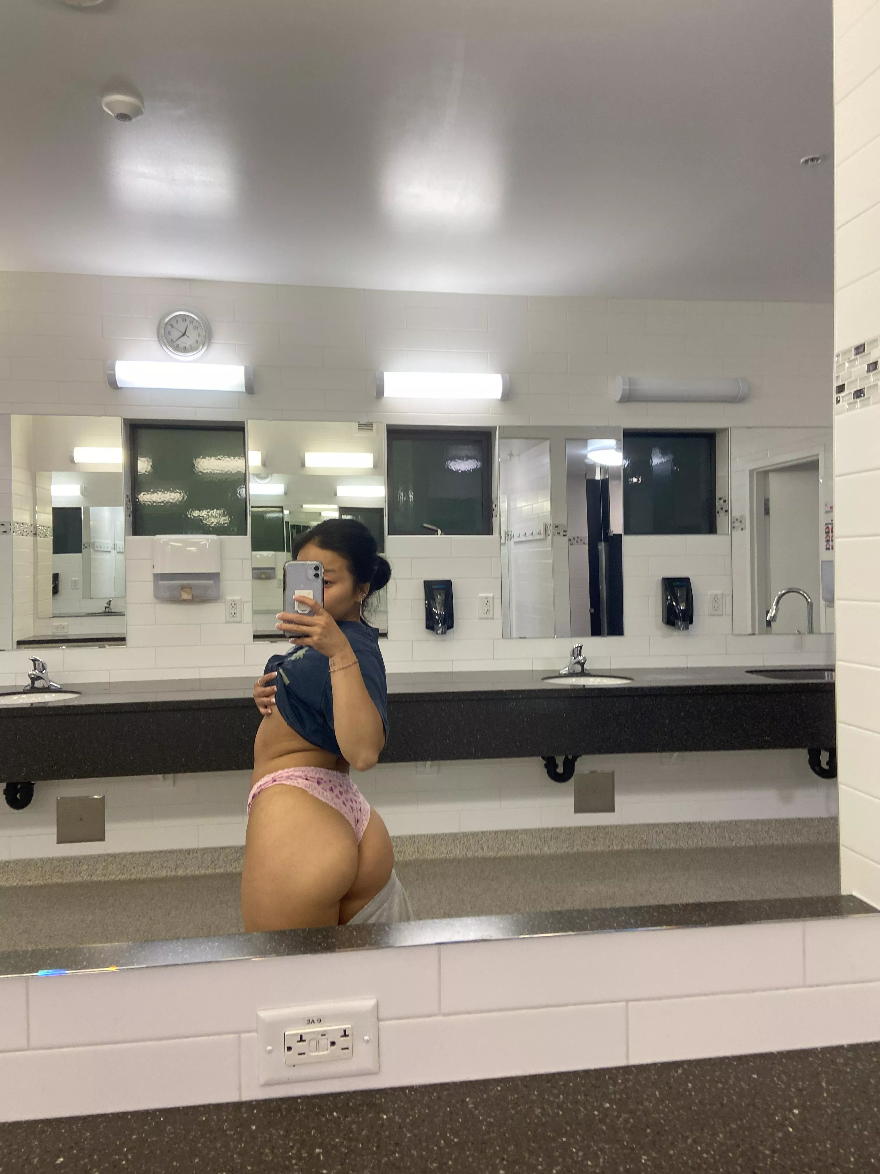 naughty bathroom pic!