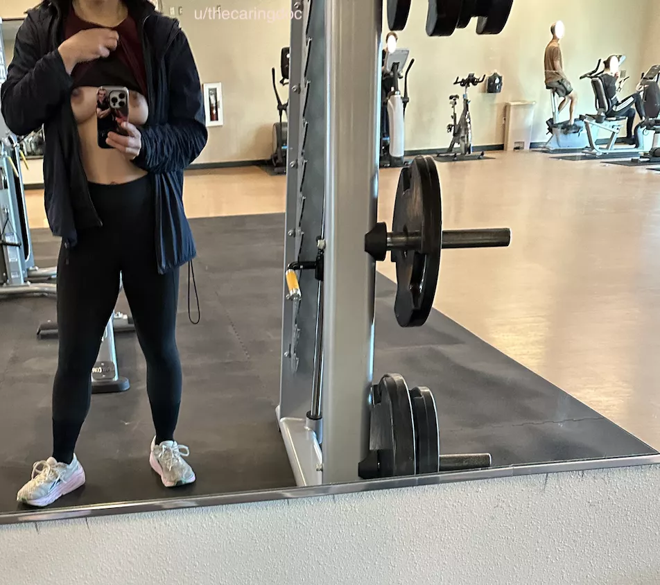 Nervous to flash my tits at the gym with others around