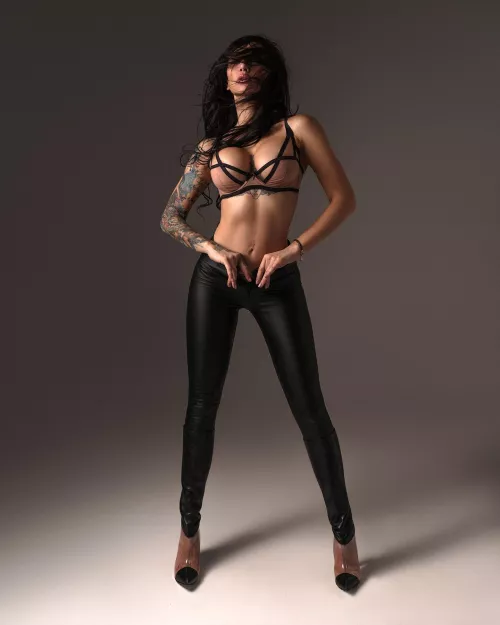 new footage from the sexy photo shoot.