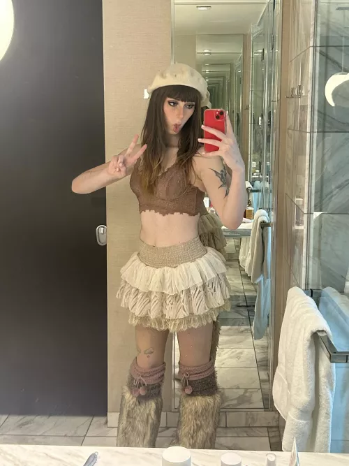 New outfit!! I’m feeling so cute!!🤭🤎