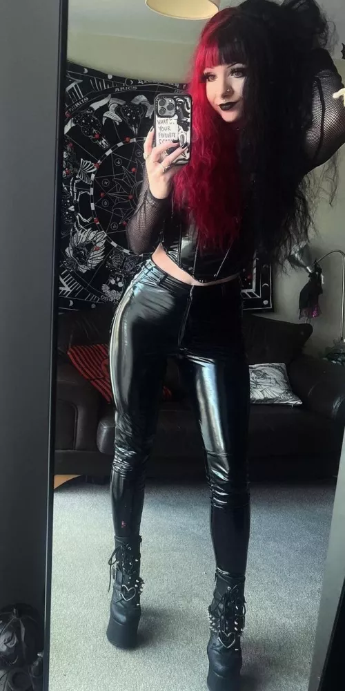 One day I won't wear all black -- but today is not that day 😂