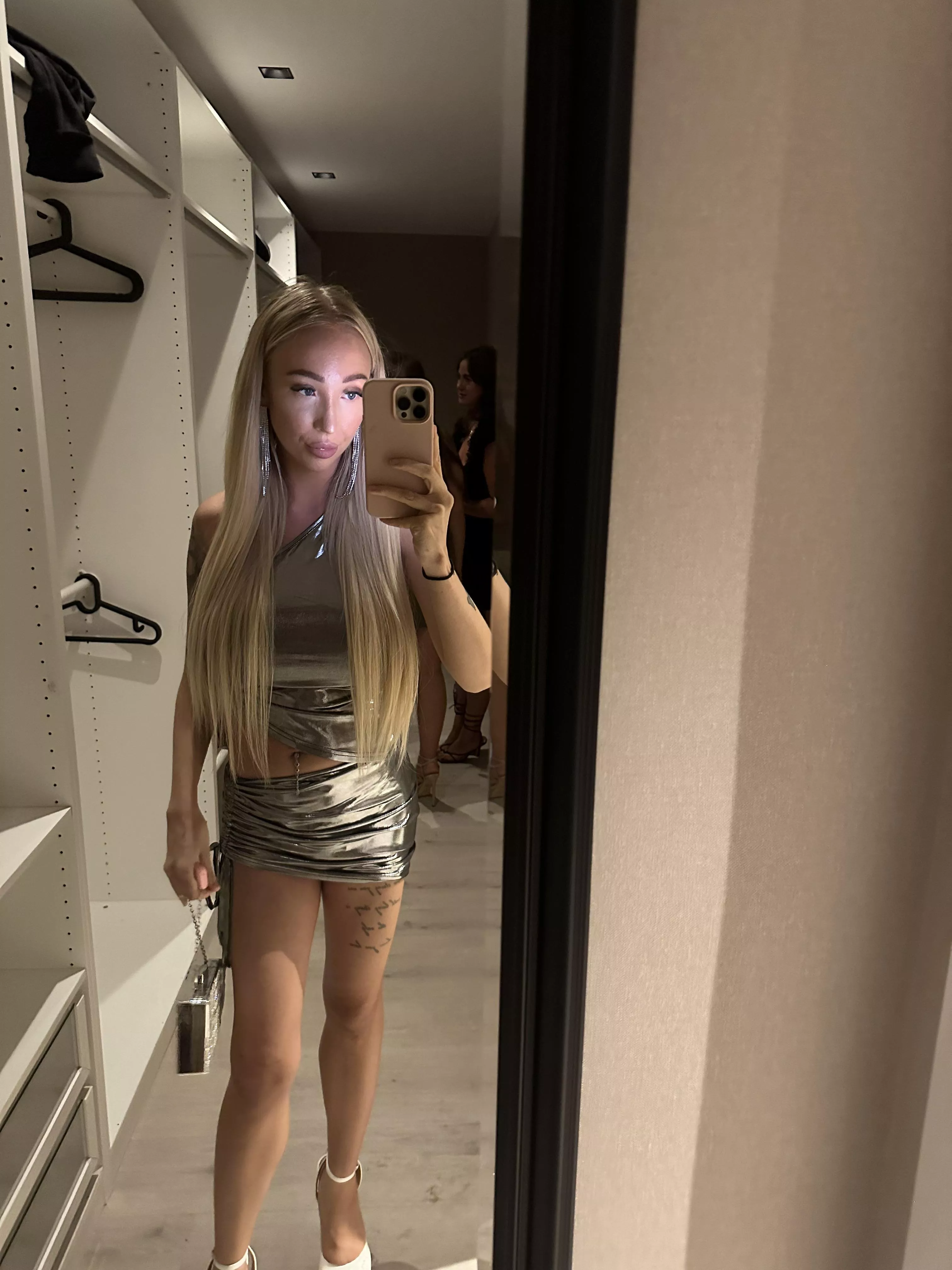 ready to party with my girls and feeling very slutty