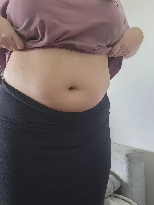 Showing my sexy bellybutton before going out