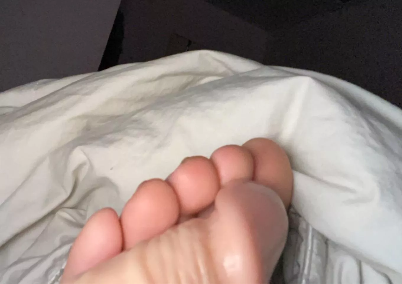 Soft toes toejob