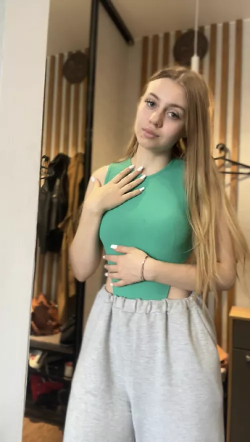 That girl wants to be punished😏