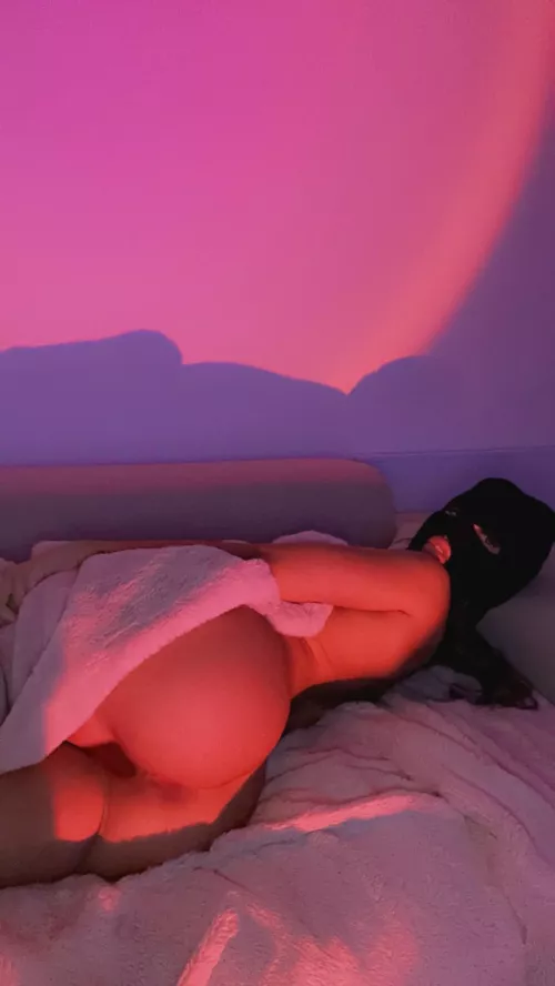 this butt would love to receive a hard pounding