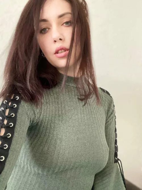 What a positive effect a girl's mood has on her when there are no extra things lol