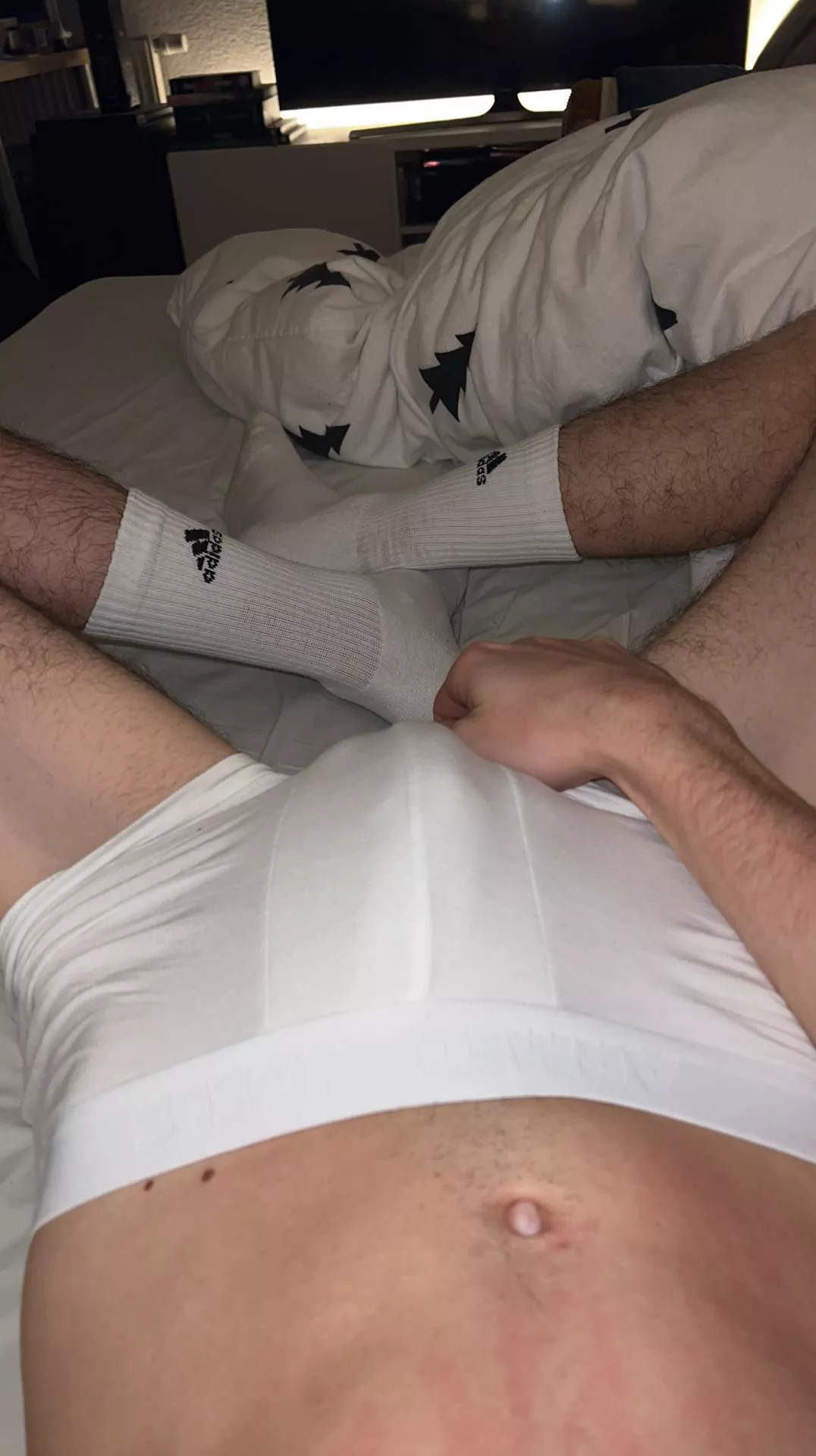 Who also loves white socks and boxers ? 🤤