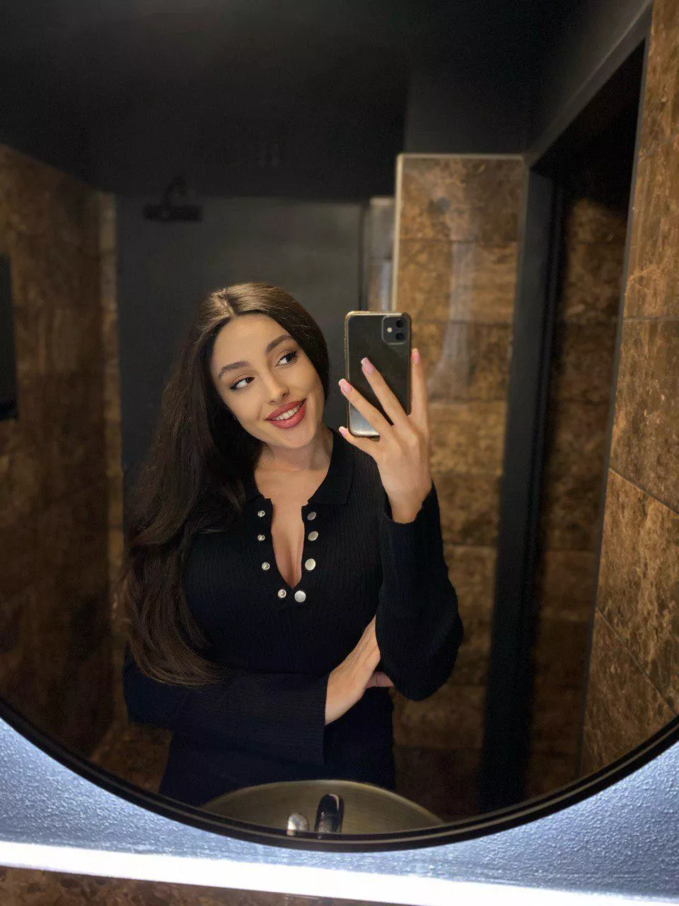 Would you like these selfies in your DM daily?