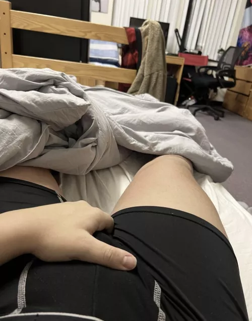 18 masc curious college bro looking for long term or bromance hmu @santinoc05