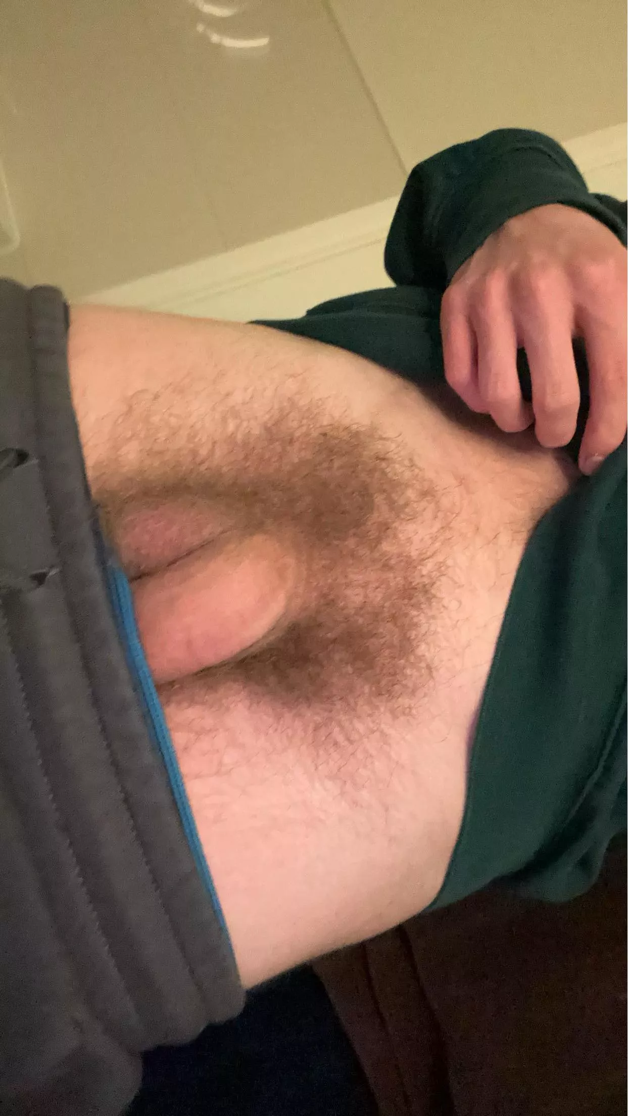 (18) u like a boy with a bush? 😈😈