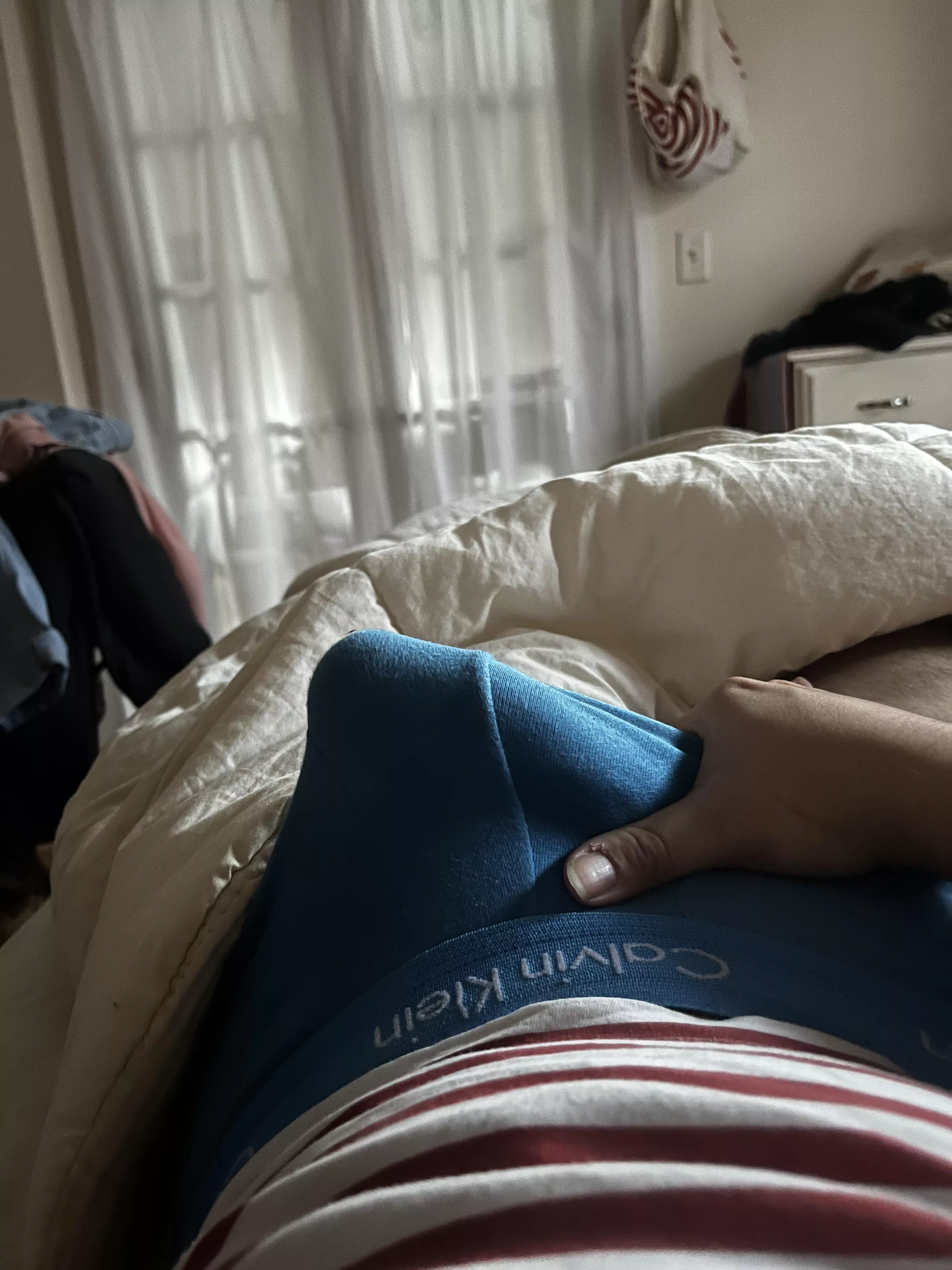 20 yo looking for young white skinny to jerk off in call. would love to jerk off looking at your face/bulge/cock. send a dm