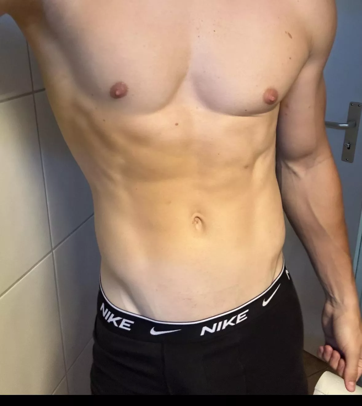 22 fit sub - looking for dom (only twink or fit) to chat and have some fun later - add sub_boy8005