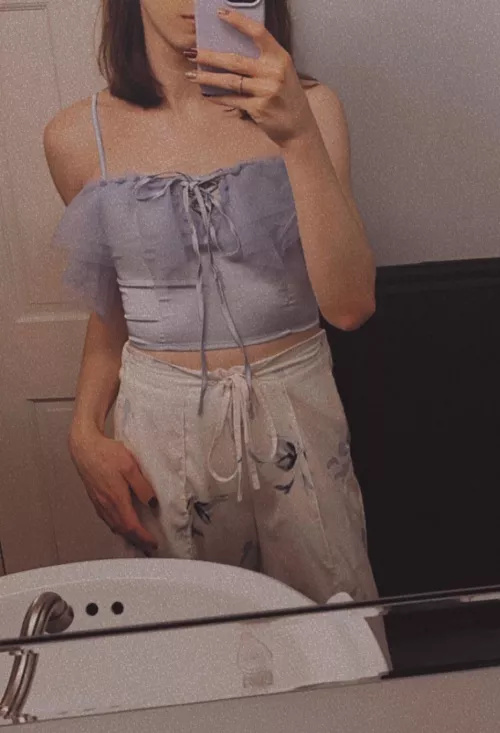 26 femboy for longterm chats with tops. Face+ Fit+ Straight+