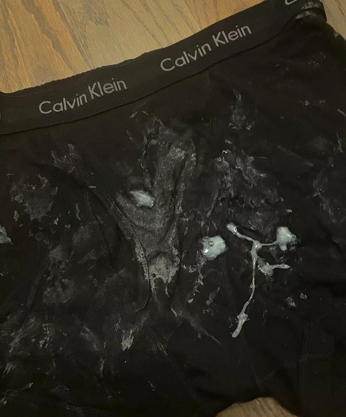 28 uk, I think my straight roommate might be curious. He is recently single and been “forgetting” his cum stained underwear in my bathroom. Anyone want to help me find out? DM me for his snap….