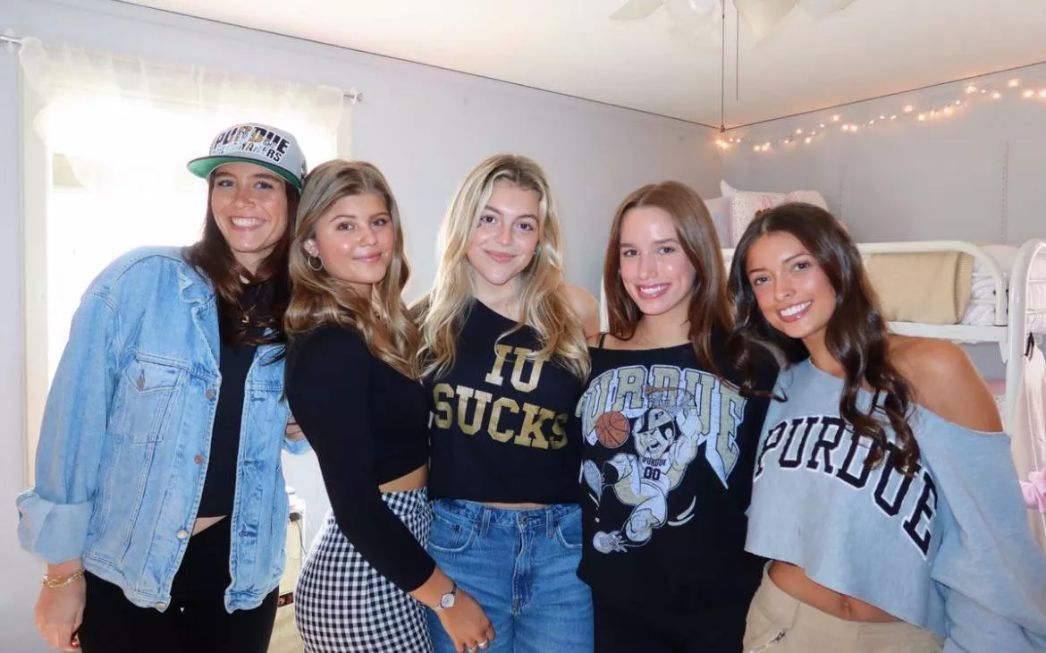 [5] which sorority girl are you choosing to fuck and message with why