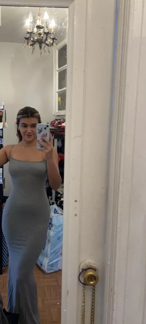 Always feeling better in a tight dress😋