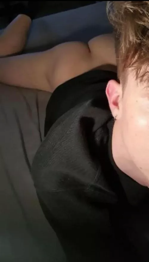 Anyone in need of a slutty blonde twink ☺️