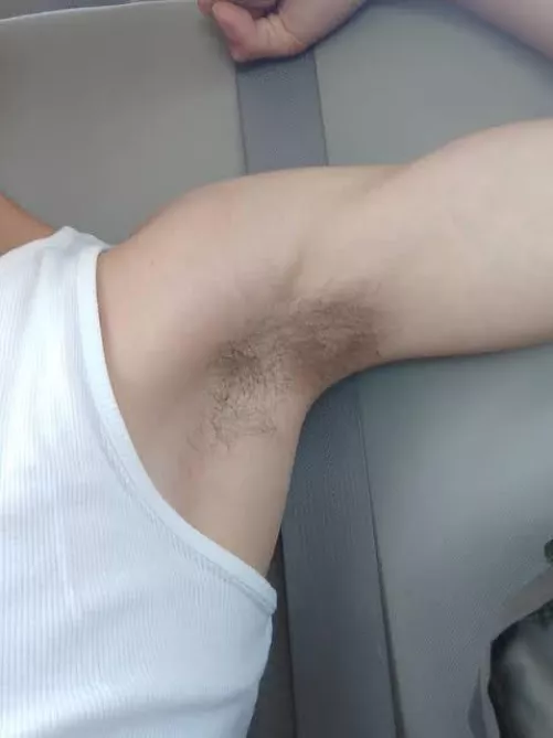 Anyone who want to make me sniff armpits and want to talk dirty...DM me!!