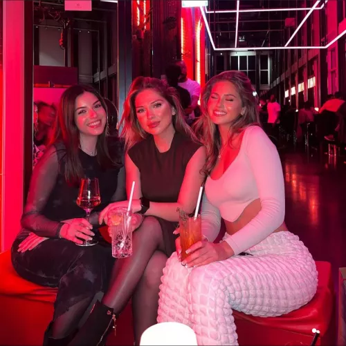 Choose 1 hottie 🔥